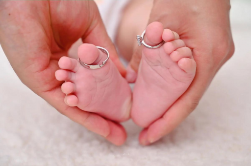 来宾满月宝宝只放屁不排便